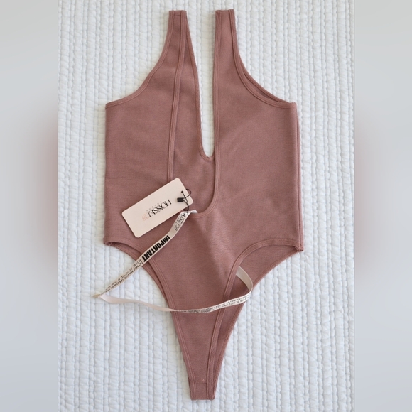 House of CB “Lois” Camel Bandage Scoop Neck Bodysuit | Size M | NWT - Picture 6 of 10